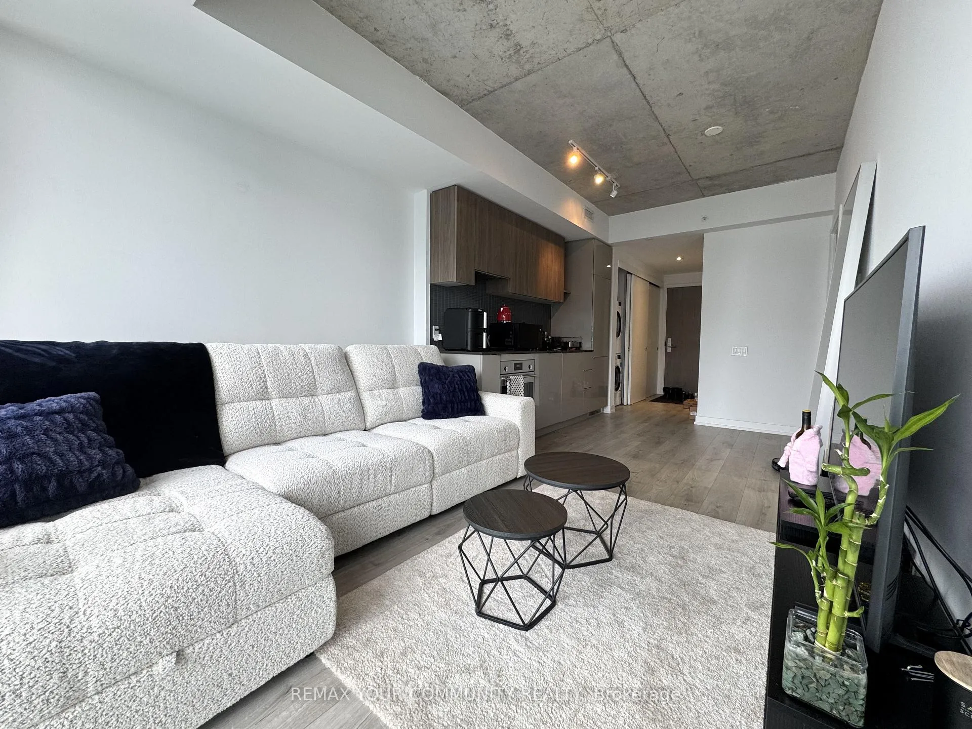 Photo 3 of Unit 4108, 161 Roehampton Avenue, Toronto, Mount Pleasant West — HOMEH