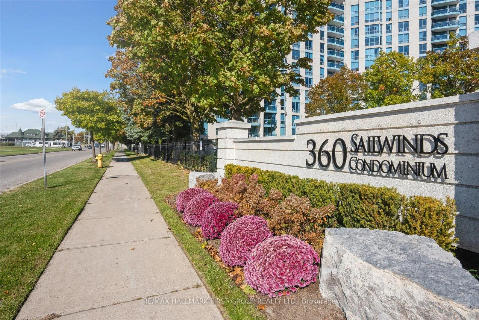 Photo 2 of Unit 602, 360 Watson Street W, Whitby, Port Whitby — HOMEH