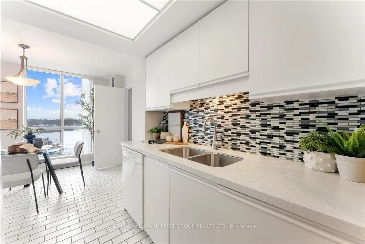 Photo 14 of Unit 602, 360 Watson Street W, Whitby, Port Whitby — HOMEH