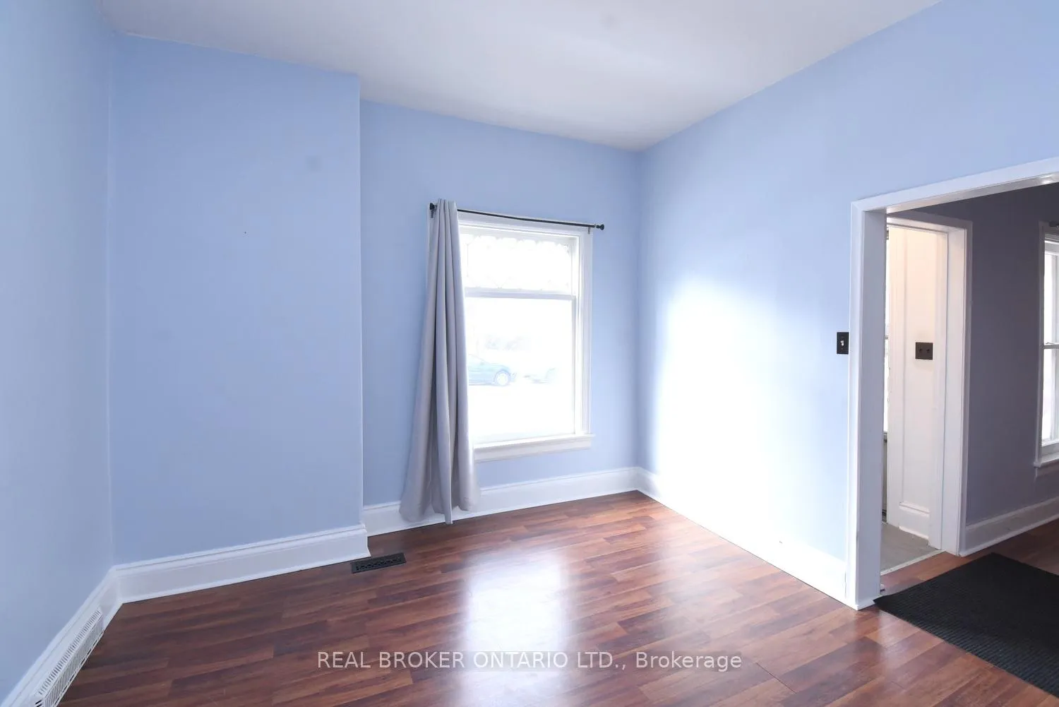 Photo 3 of 261 Prospect Street S, Hamilton, Blakeley — HOMEH
