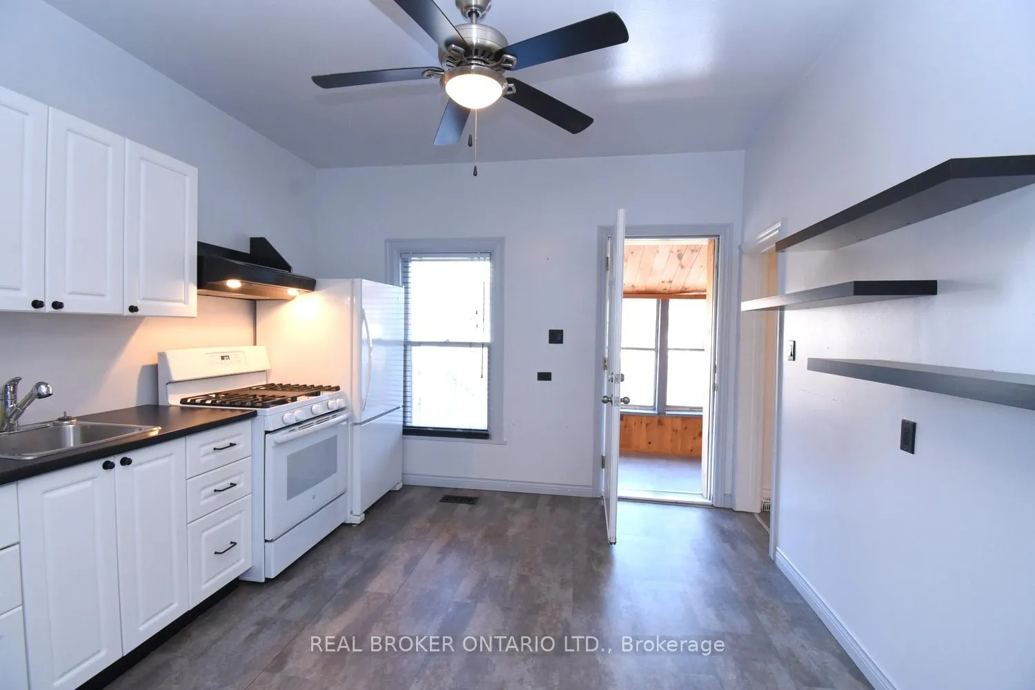Photo 9 of 261 Prospect Street S, Hamilton, Blakeley — HOMEH