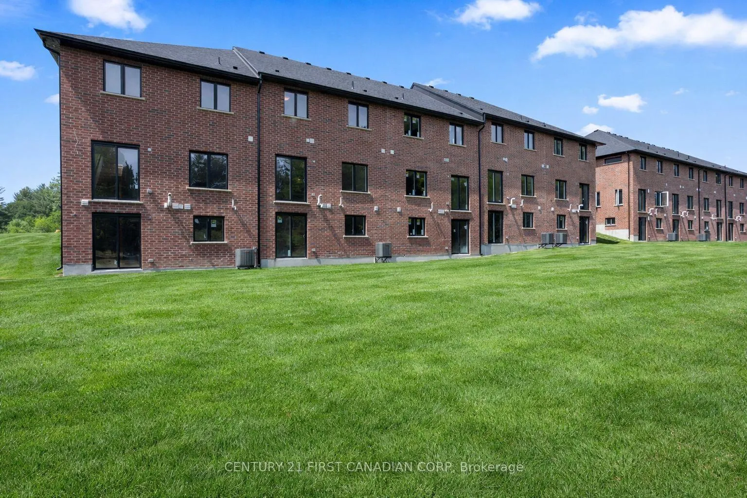 Photo 3 of 6909 Heathwoods Avenue, London, South V — HOMEH