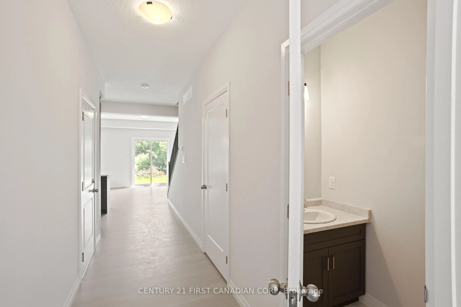 Photo 6 of 6909 Heathwoods Avenue, London, South V — HOMEH
