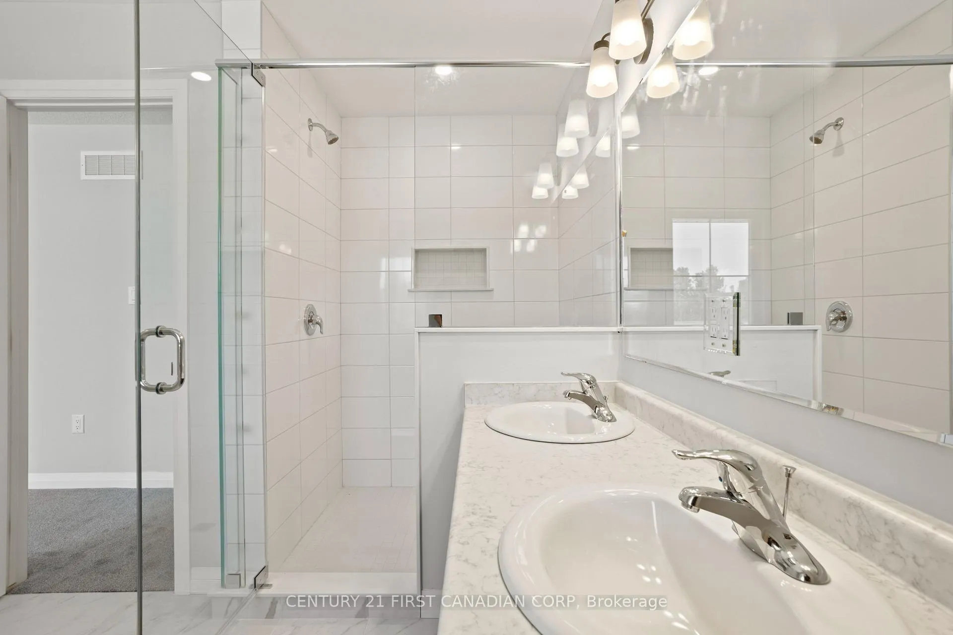 Photo 18 of 6909 Heathwoods Avenue, London, South V — HOMEH