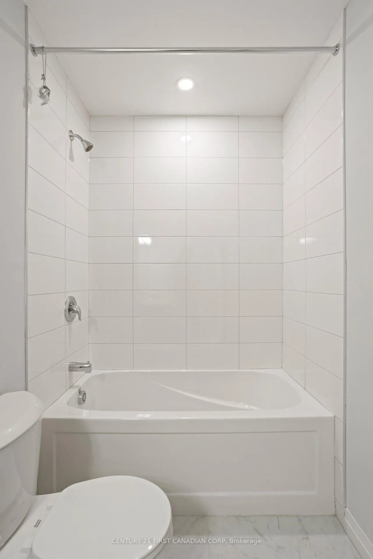 Photo 24 of 6909 Heathwoods Avenue, London, South V — HOMEH