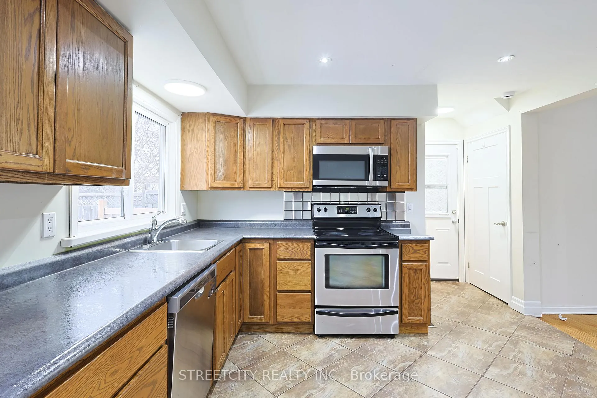 Photo 15 of 149 Banbury Road, London, South T — HOMEH