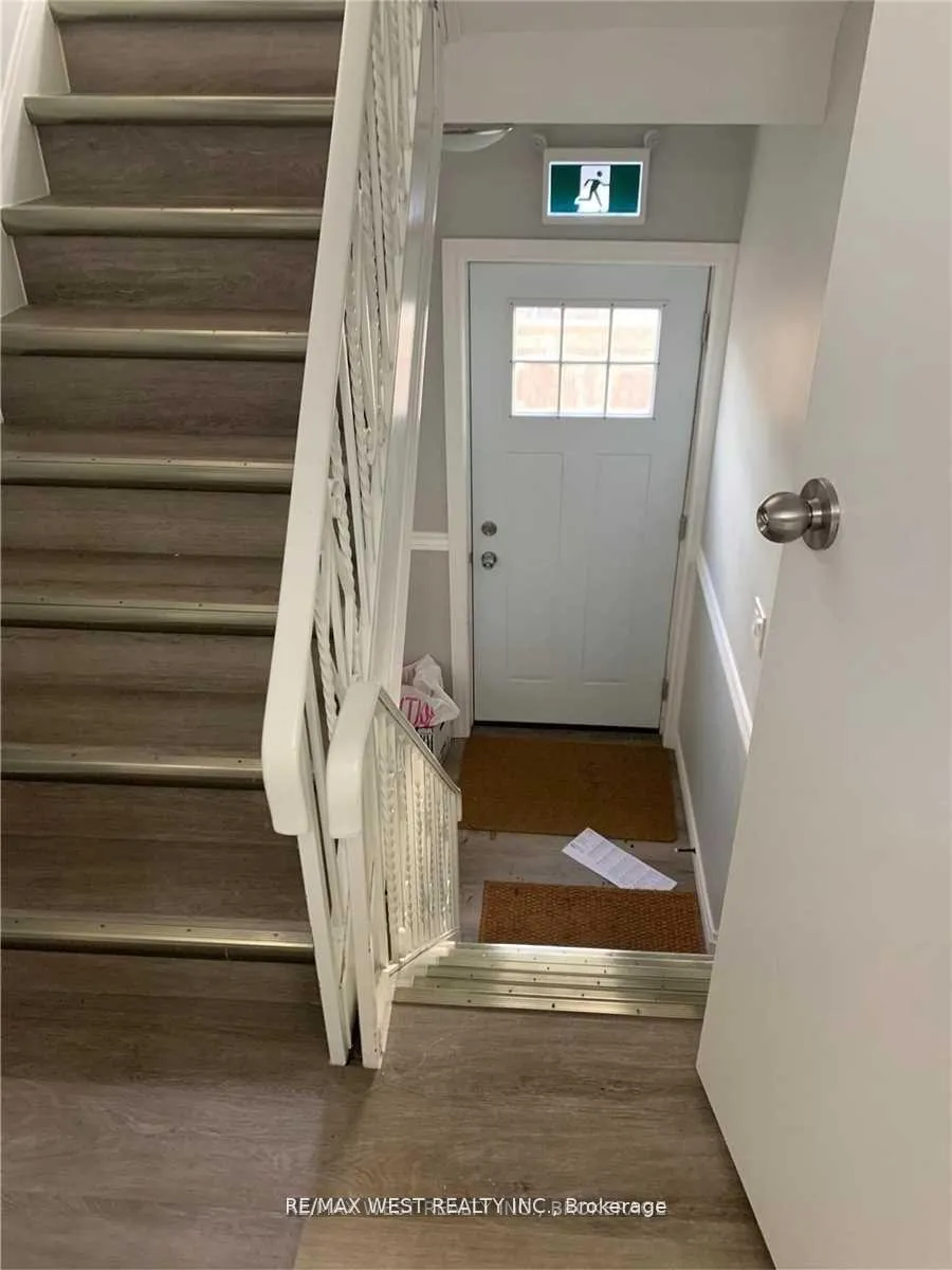Photo 3 of Unit Unit 2, 2A Fort Rouille Street, Toronto, South Parkdale — HOMEH