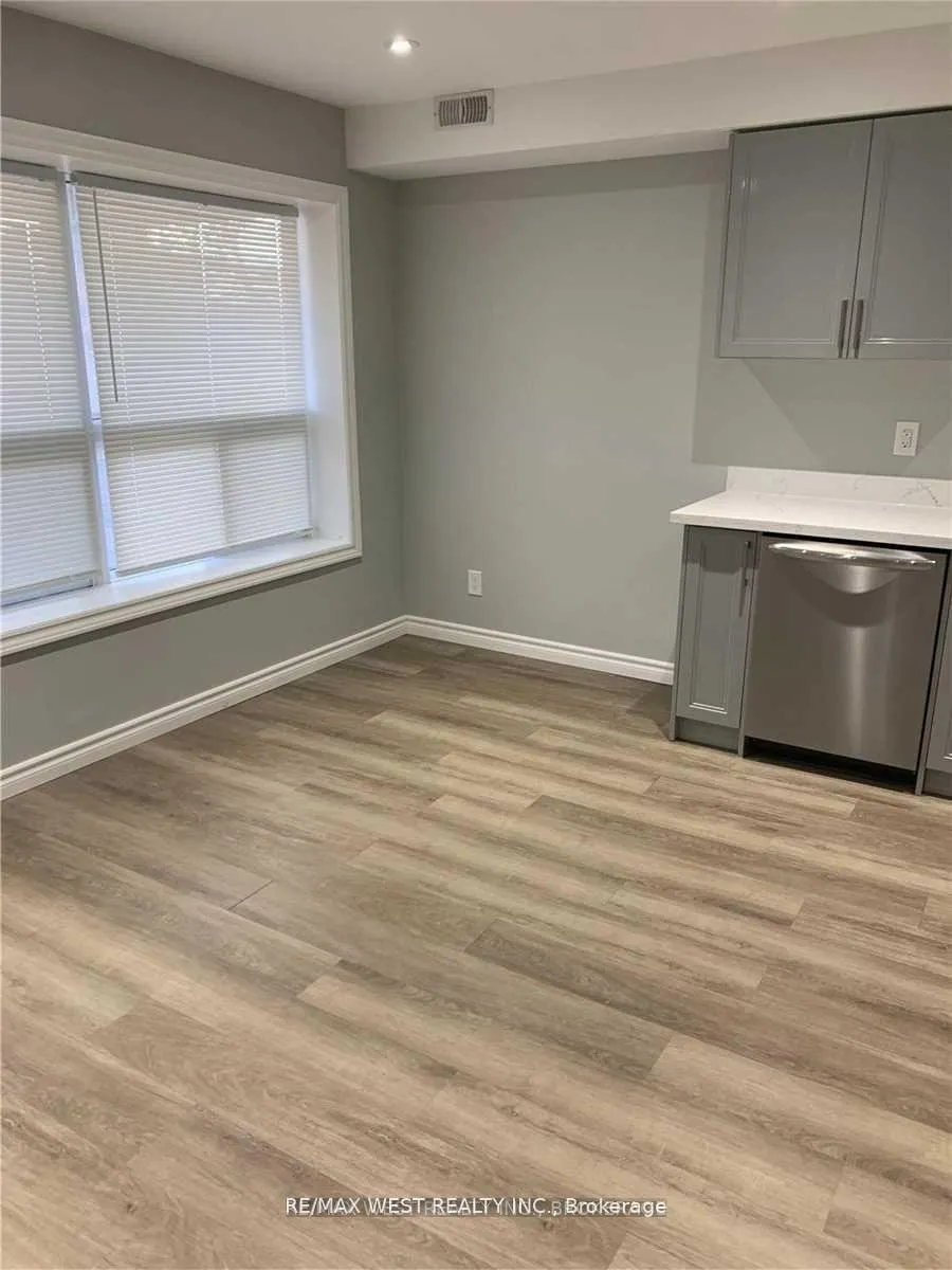 Photo 4 of Unit Unit 2, 2A Fort Rouille Street, Toronto, South Parkdale — HOMEH
