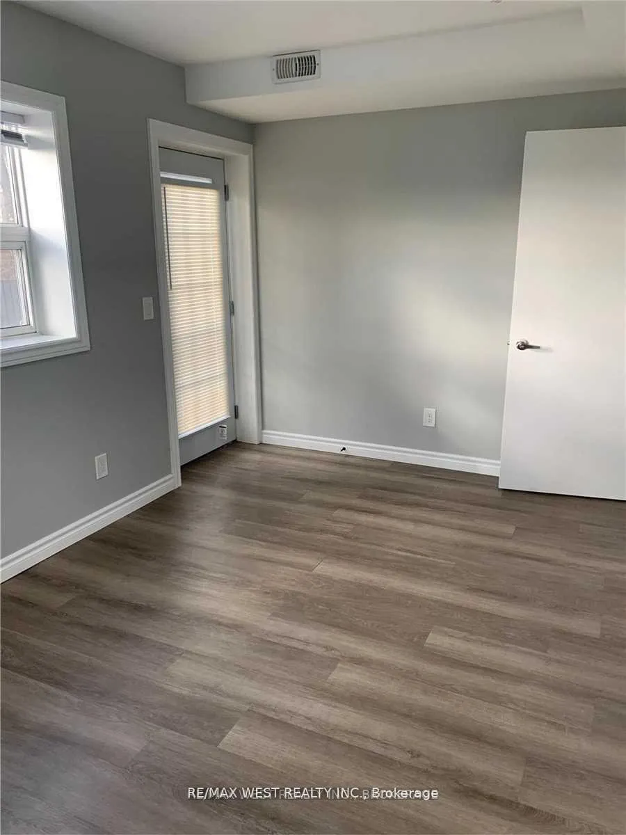 Photo 6 of Unit Unit 2, 2A Fort Rouille Street, Toronto, South Parkdale — HOMEH
