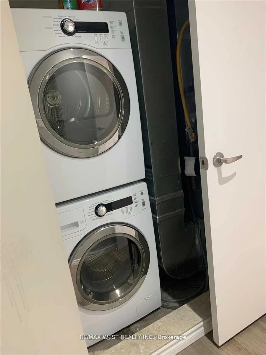 Photo 8 of Unit Unit 2, 2A Fort Rouille Street, Toronto, South Parkdale — HOMEH
