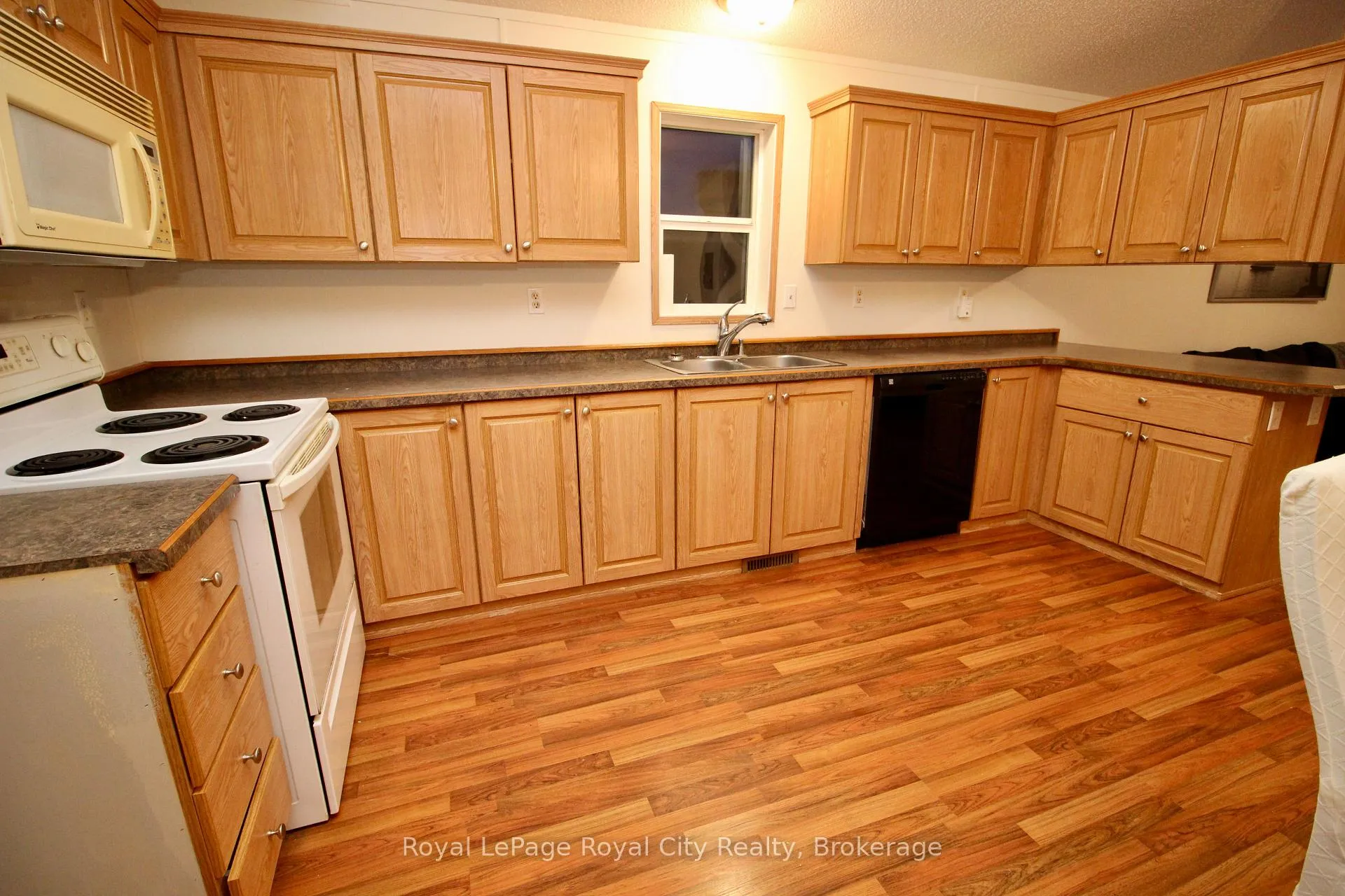 Photo 4 of 6 Olympia Avenue, Puslinch, Rural Puslinch East — HOMEH