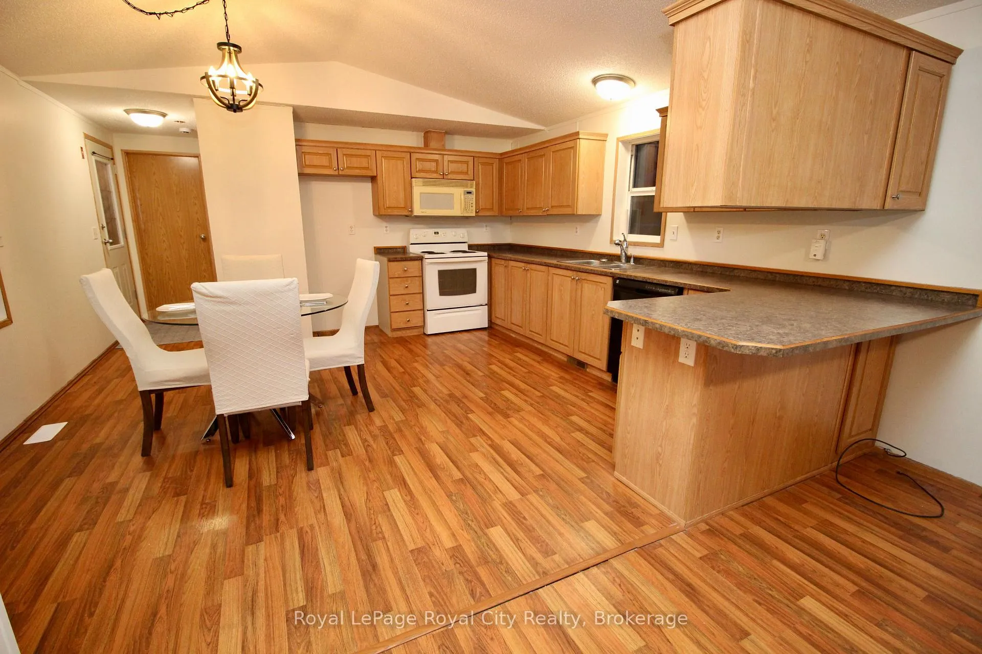 Photo 13 of 6 Olympia Avenue, Puslinch, Rural Puslinch East — HOMEH