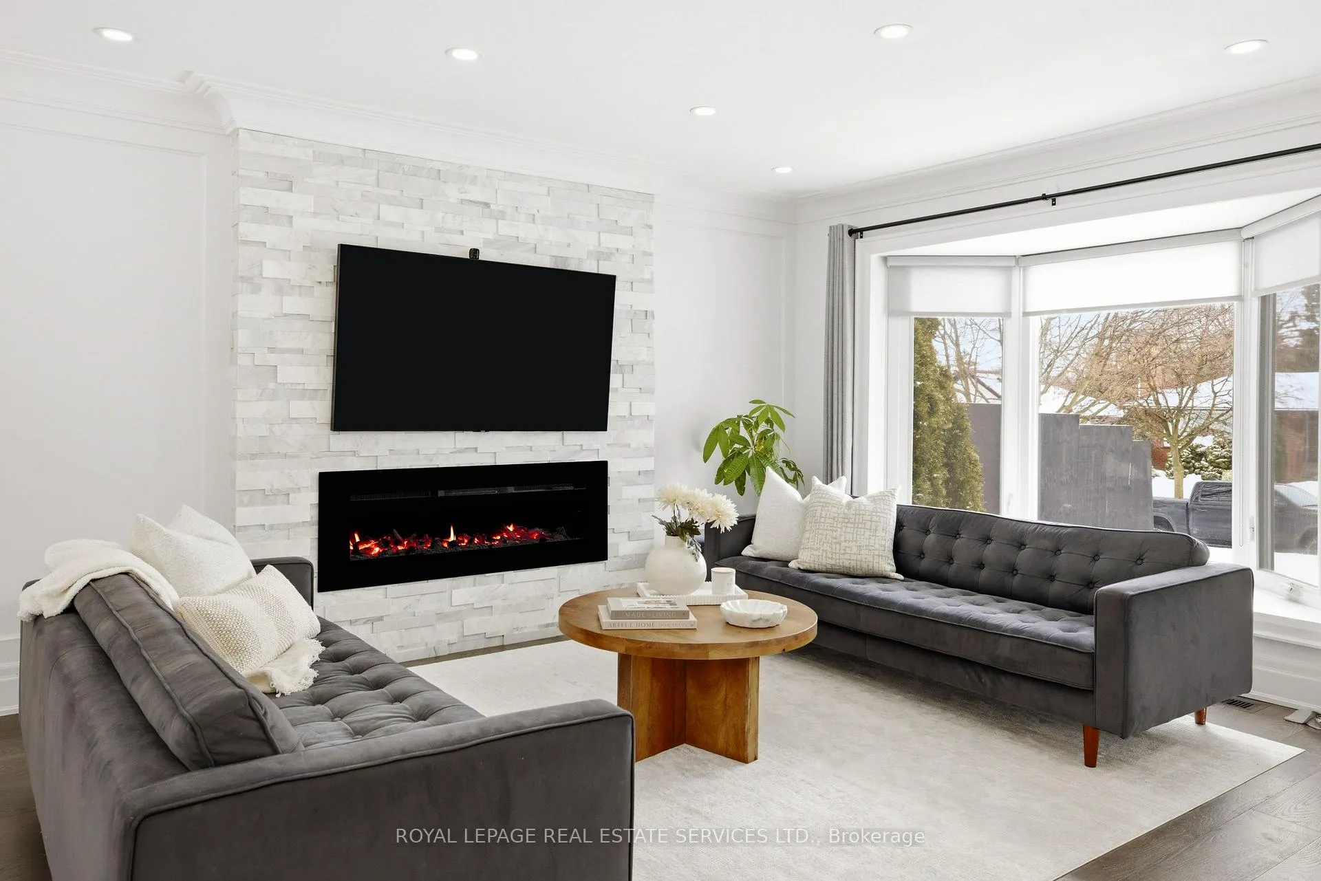 Photo 8 of 11 Benbow Road, Etobicoke, Kingsview Village-The Westway — HOMEH