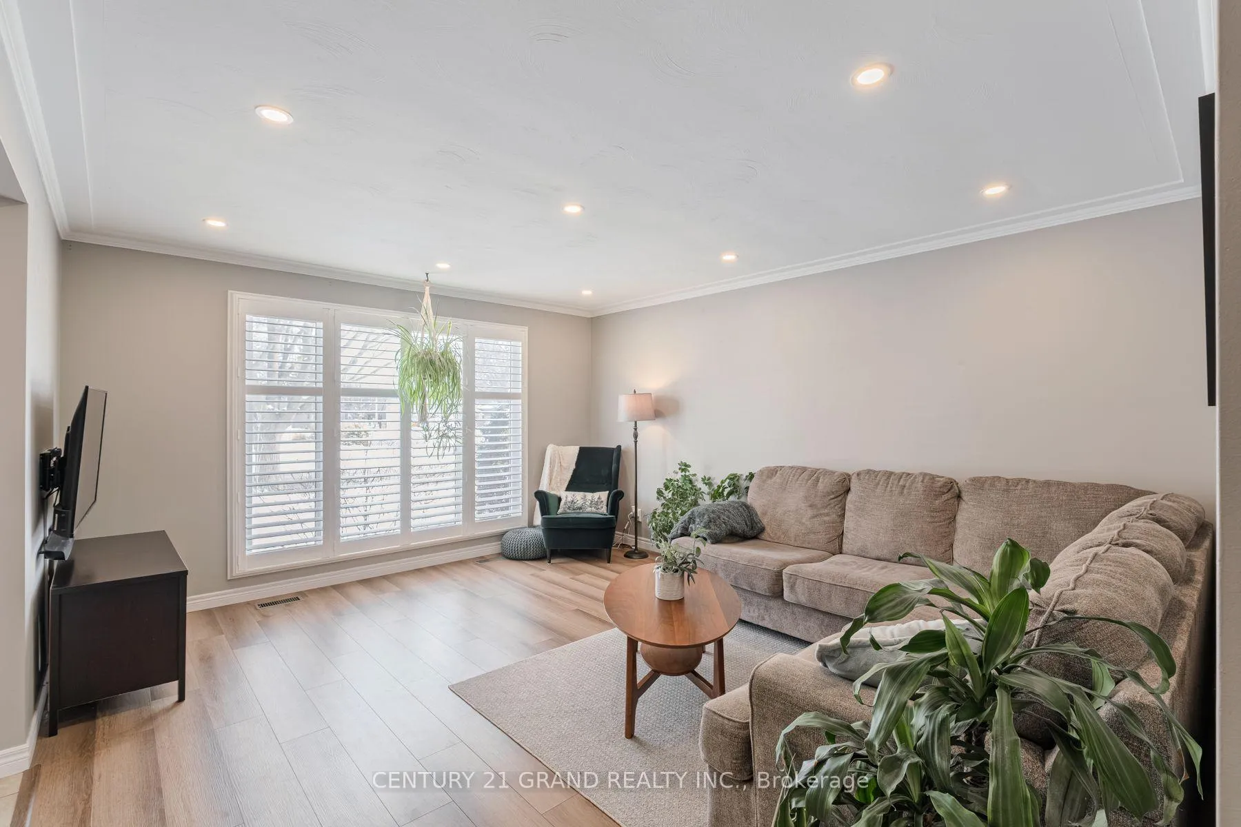 Photo 7 of 18 Linden Avenue, Brantford — HOMEH