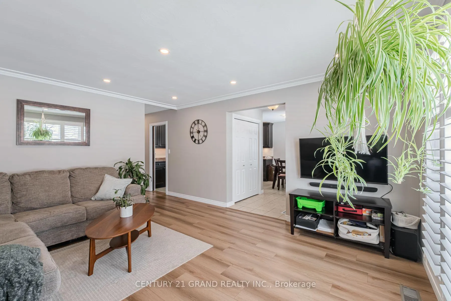 Photo 8 of 18 Linden Avenue, Brantford — HOMEH