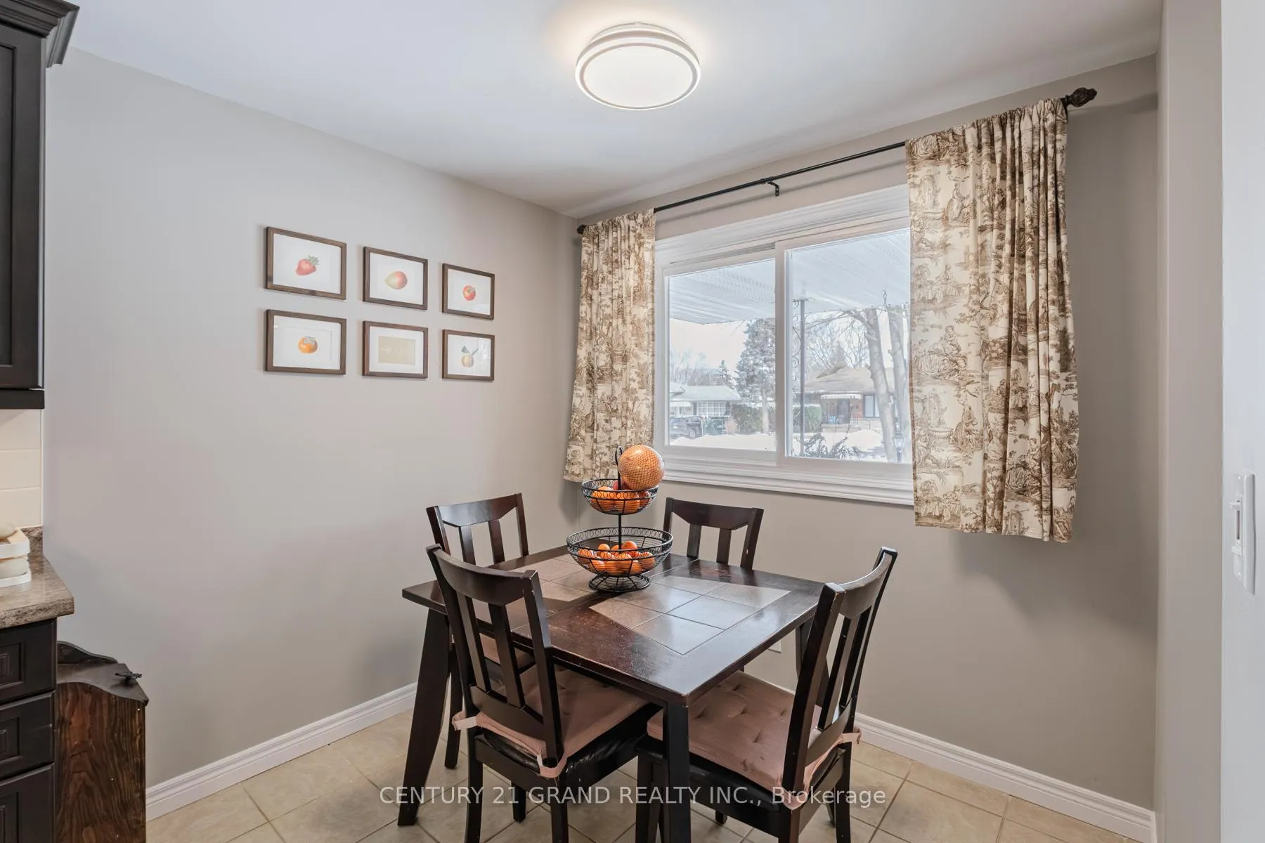 Photo 11 of 18 Linden Avenue, Brantford — HOMEH