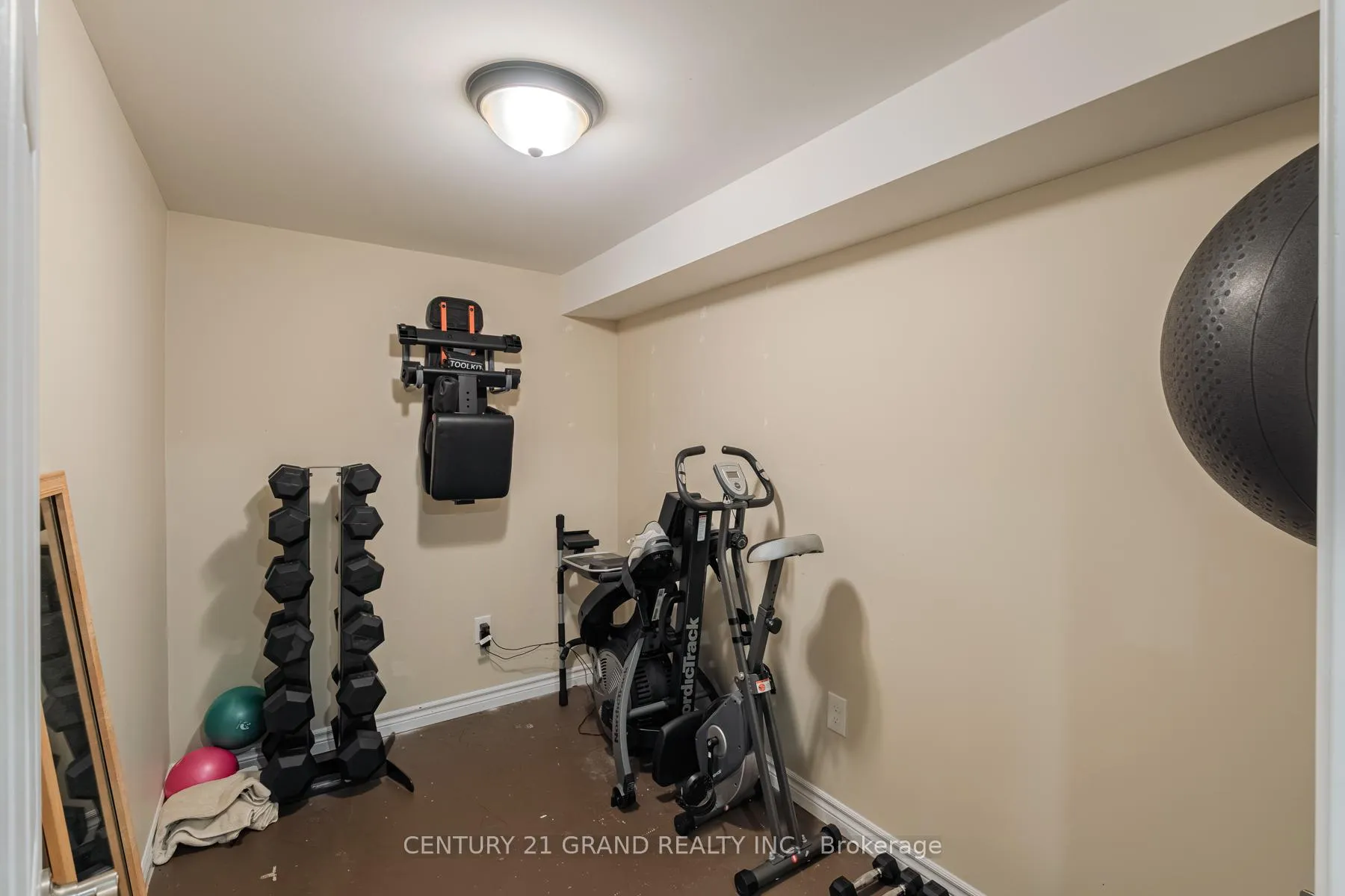 Photo 30 of 18 Linden Avenue, Brantford — HOMEH