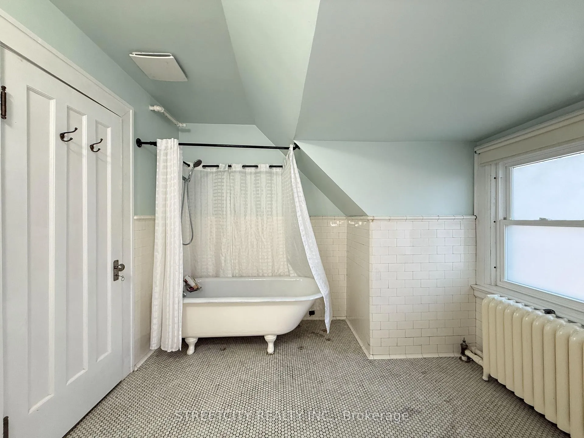 Photo 26 of 326 Vidal Street N, Sarnia — HOMEH