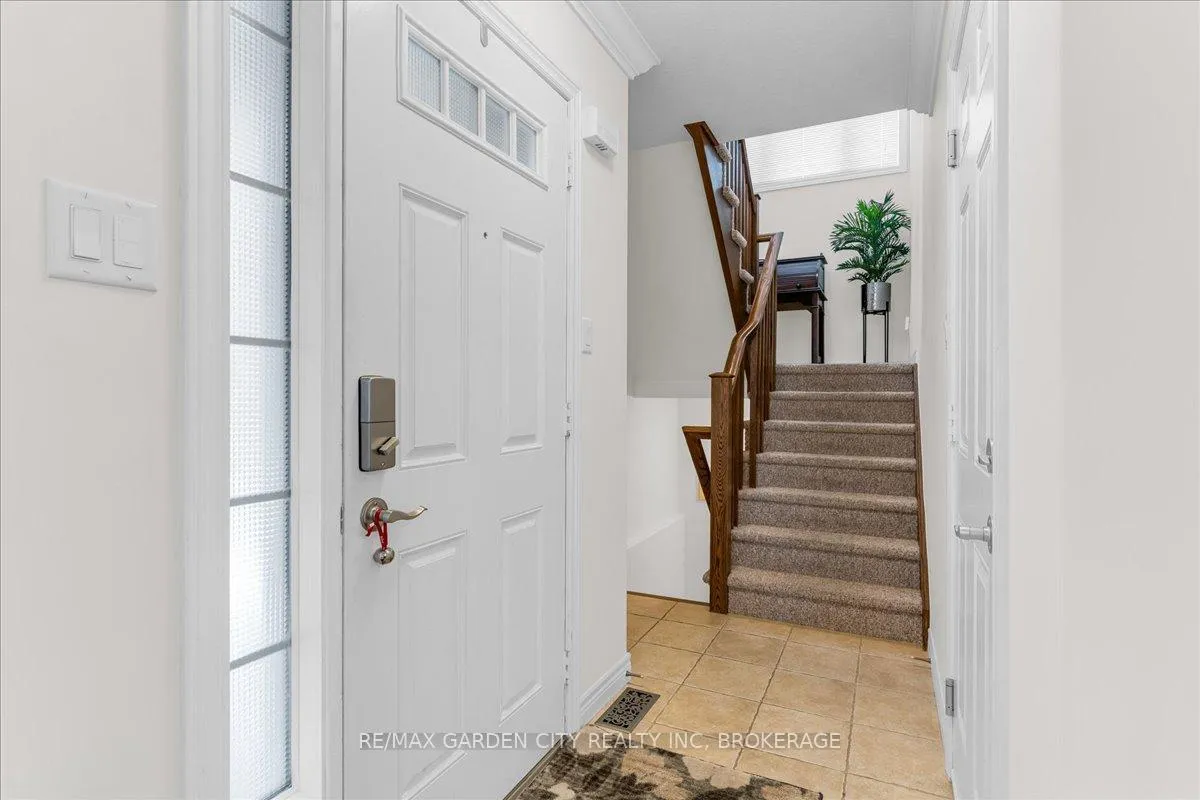 Photo 4 of 45 Hemlock Way, Grimsby, Grimsby West — HOMEH