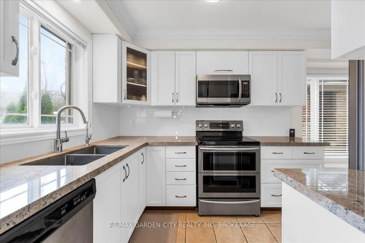 Photo 9 of 45 Hemlock Way, Grimsby, Grimsby West — HOMEH