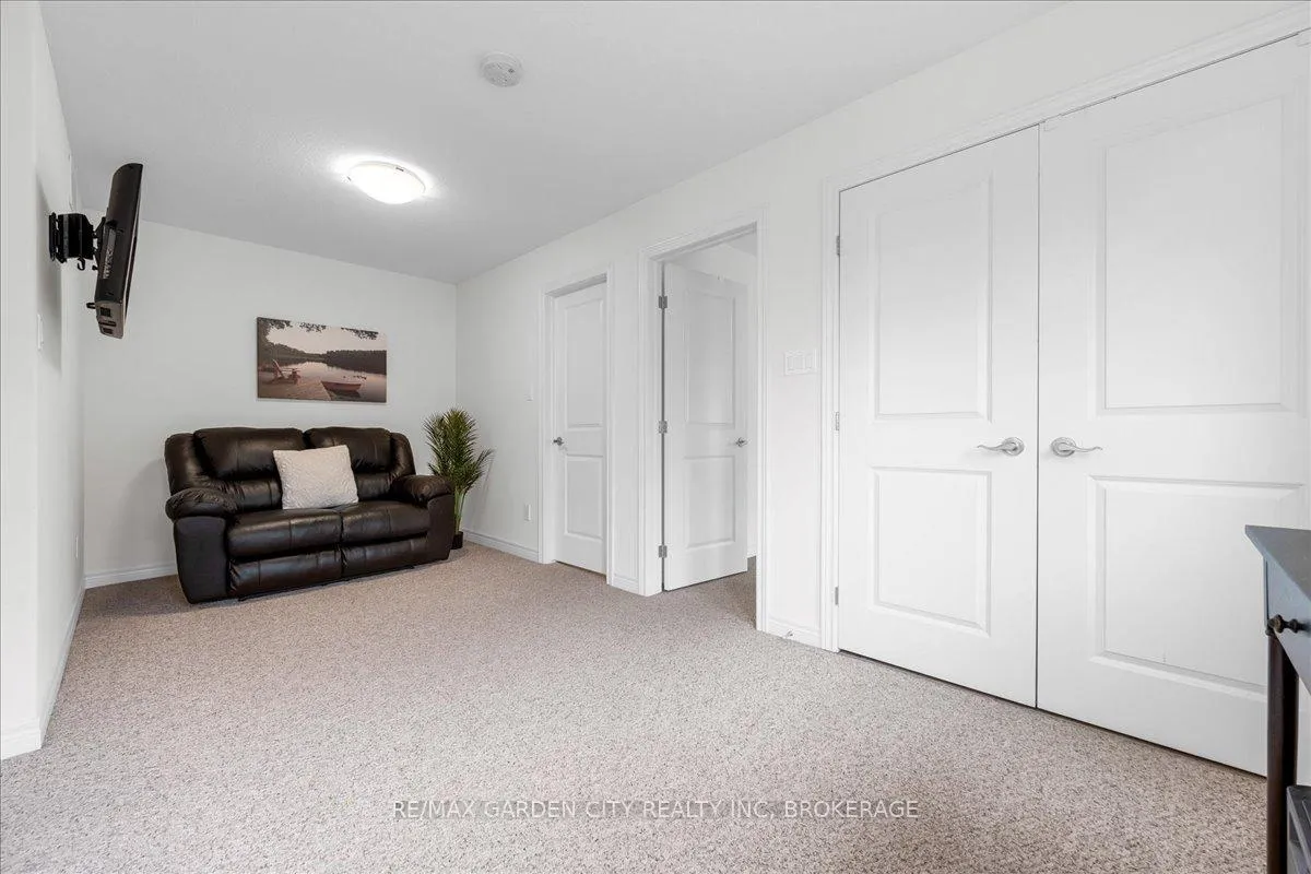 Photo 18 of 45 Hemlock Way, Grimsby, Grimsby West — HOMEH