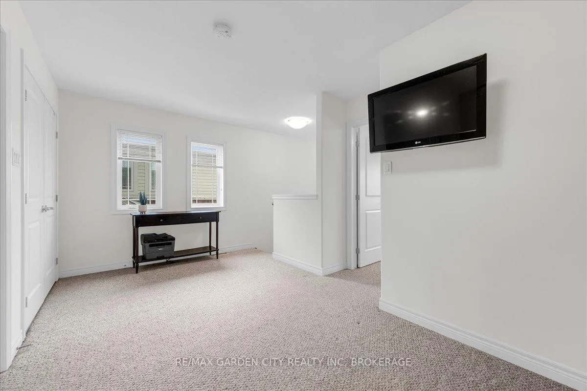 Photo 20 of 45 Hemlock Way, Grimsby, Grimsby West — HOMEH