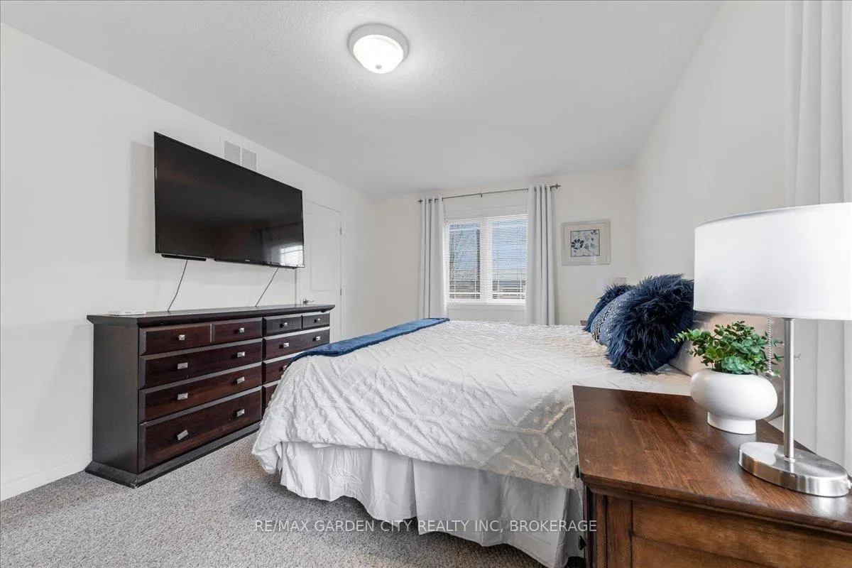 Photo 22 of 45 Hemlock Way, Grimsby, Grimsby West — HOMEH
