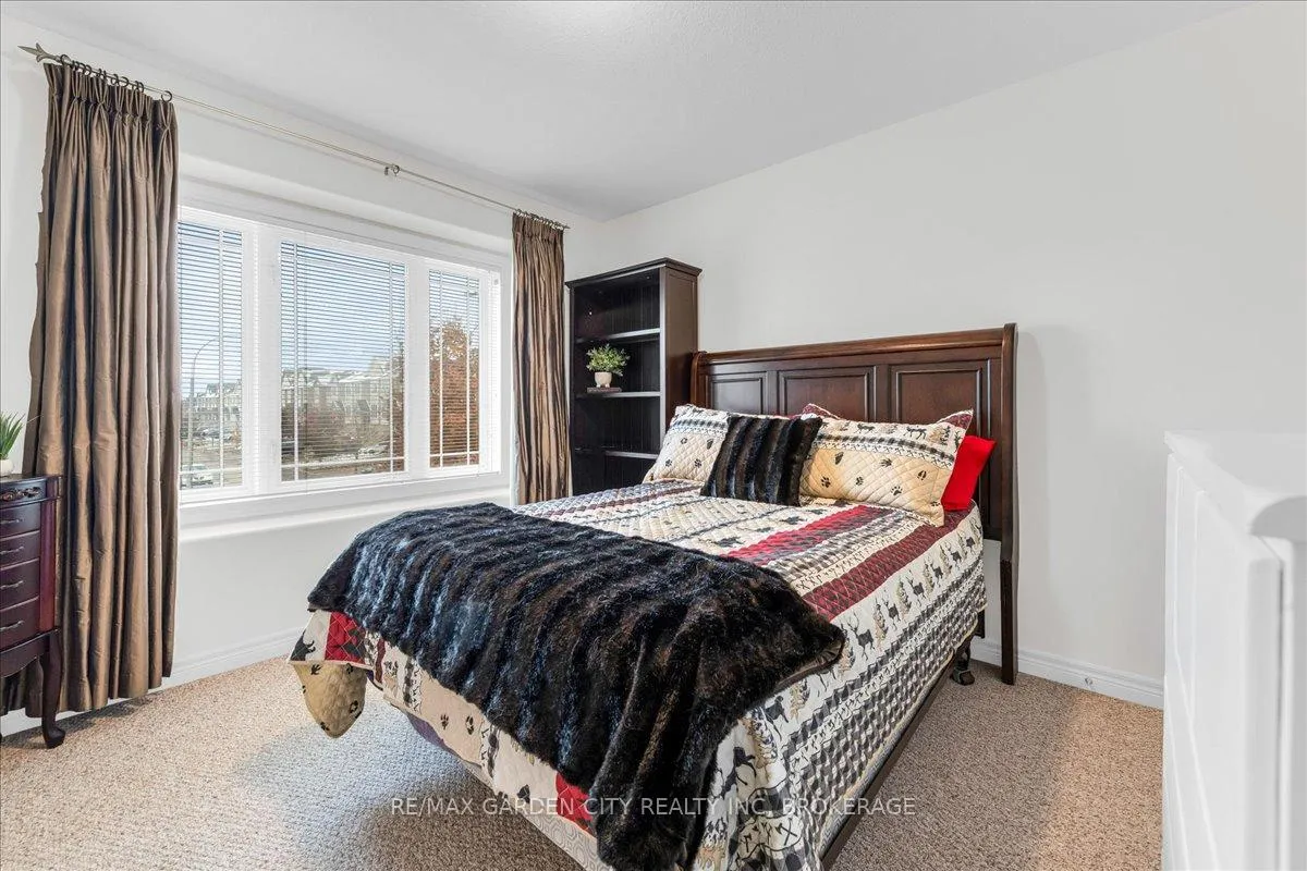 Photo 25 of 45 Hemlock Way, Grimsby, Grimsby West — HOMEH