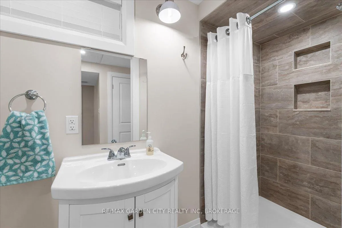 Photo 29 of 45 Hemlock Way, Grimsby, Grimsby West — HOMEH