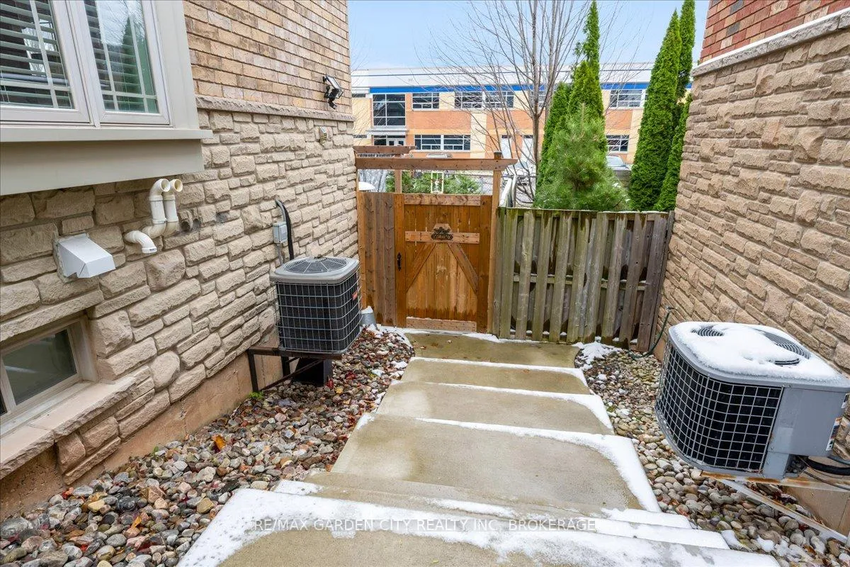 Photo 37 of 45 Hemlock Way, Grimsby, Grimsby West — HOMEH
