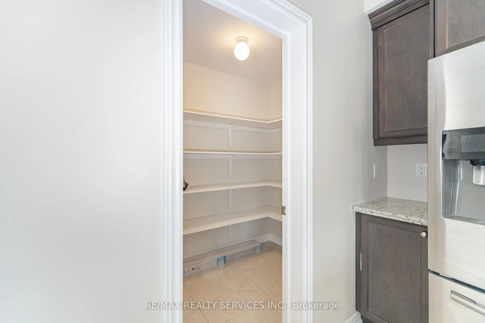 Photo 15 of 37 Pace Avenue, Brantford, Echo Place — HOMEH