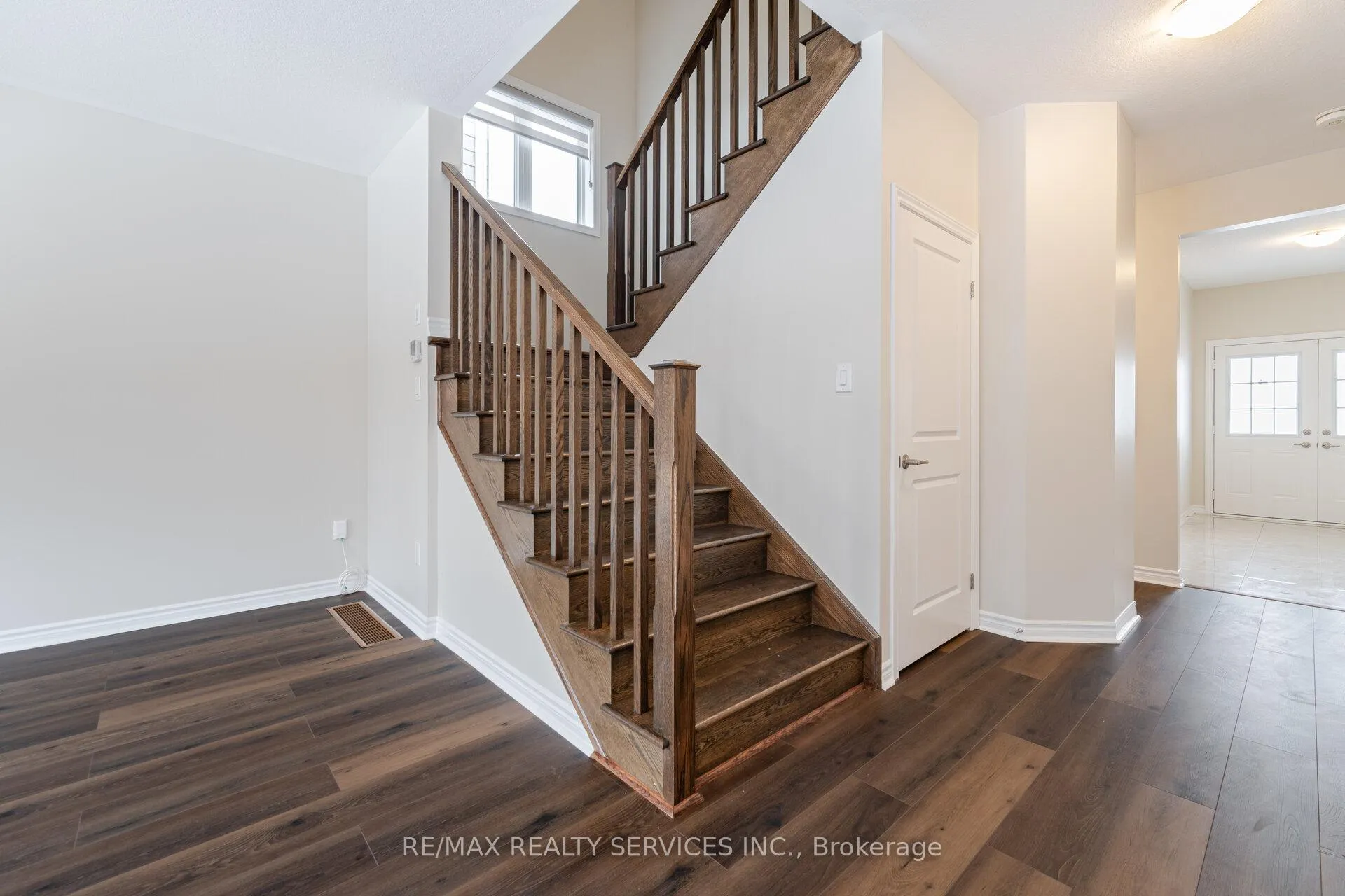 Photo 18 of 37 Pace Avenue, Brantford, Echo Place — HOMEH