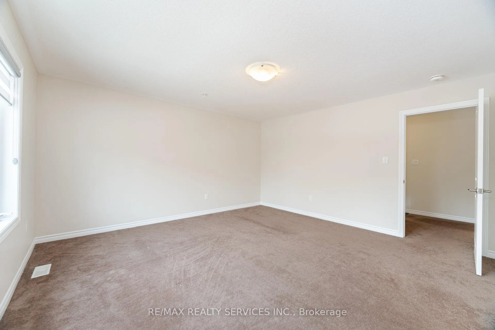 Photo 21 of 37 Pace Avenue, Brantford, Echo Place — HOMEH