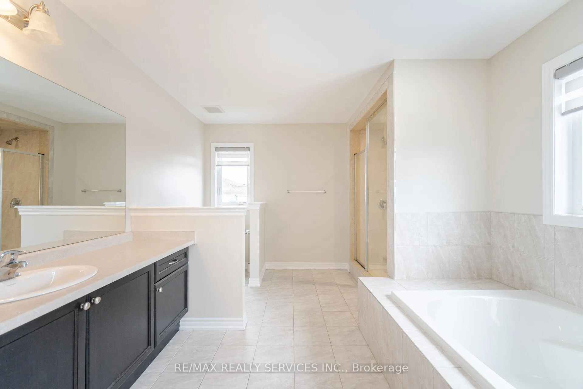 Photo 24 of 37 Pace Avenue, Brantford, Echo Place — HOMEH