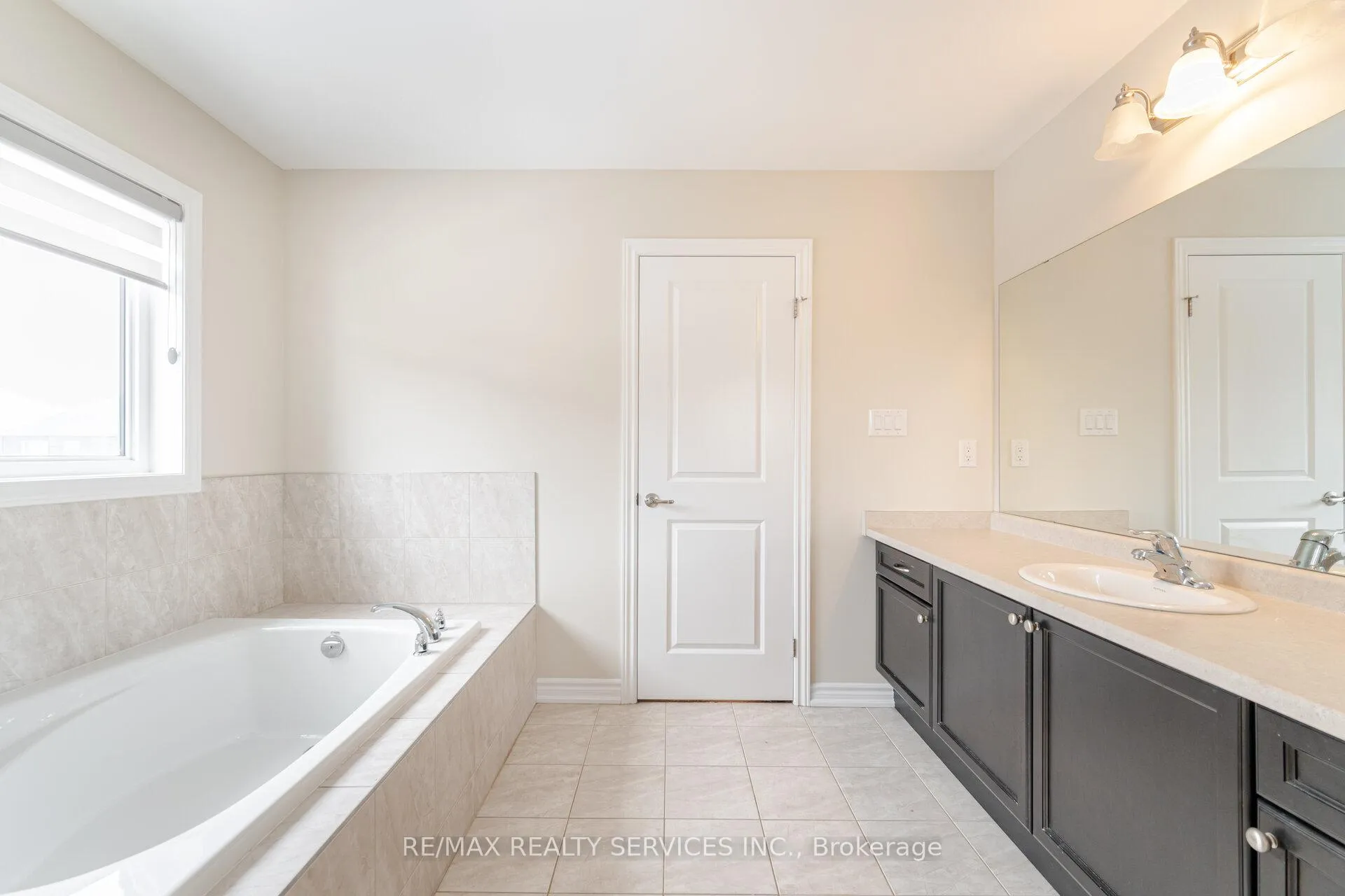 Photo 27 of 37 Pace Avenue, Brantford, Echo Place — HOMEH
