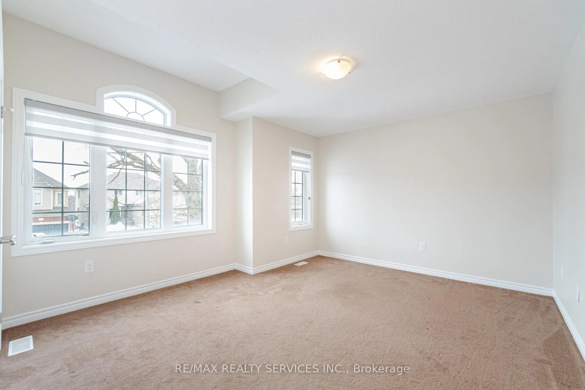 Photo 35 of 37 Pace Avenue, Brantford, Echo Place — HOMEH