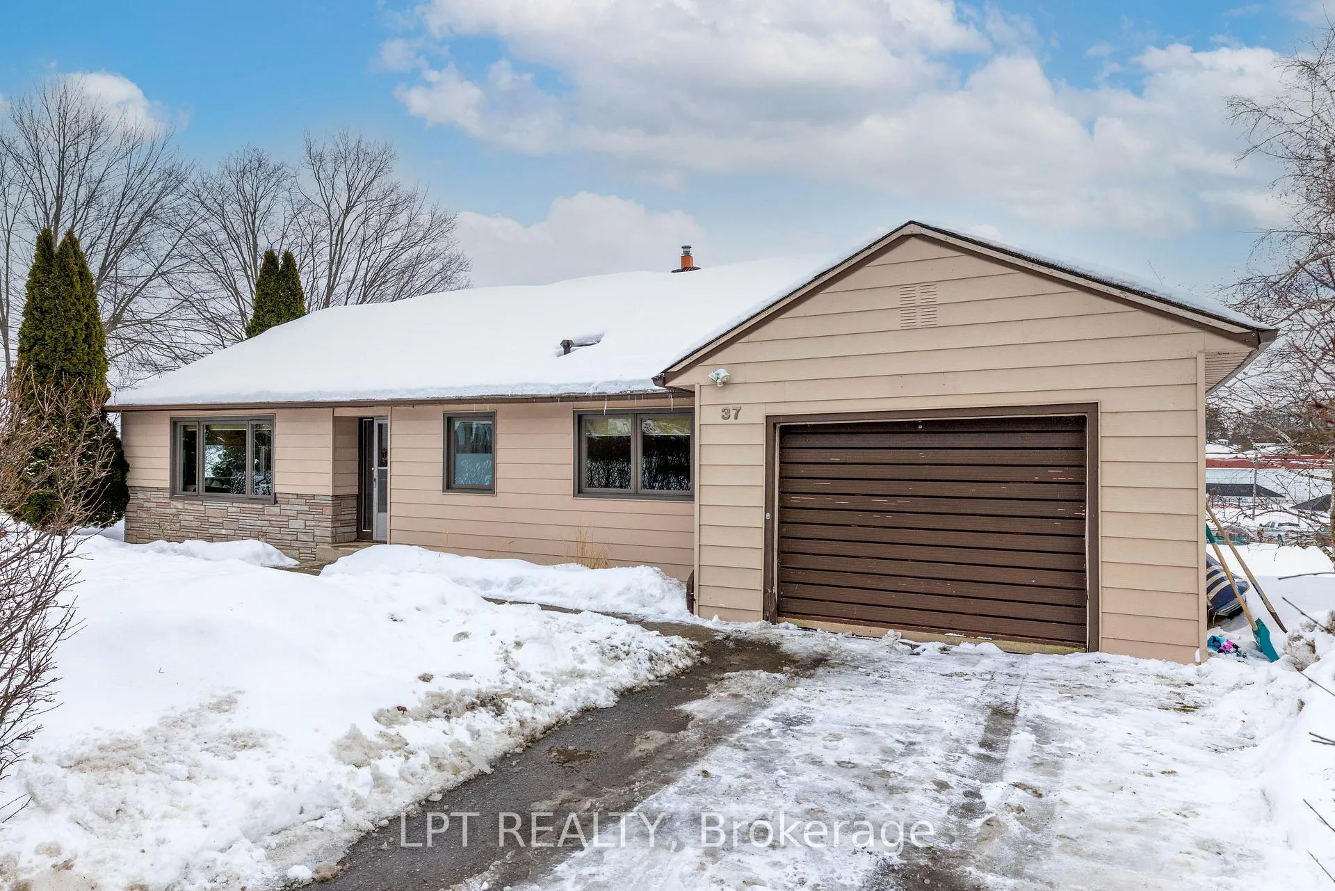 Photo 1 of 37 Malone Road, Georgina, Sutton & Jackson's Point — HOMEH