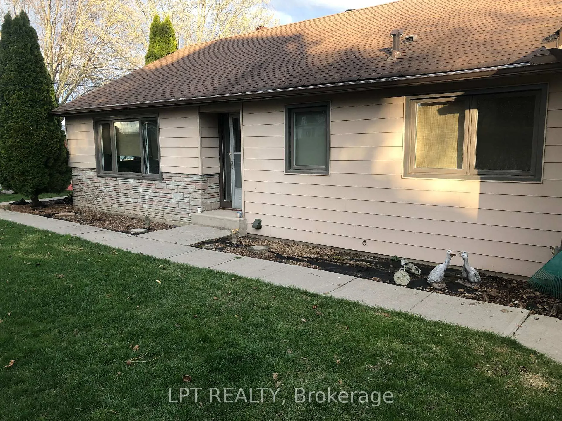 Photo 7 of 37 Malone Road, Georgina, Sutton & Jackson's Point — HOMEH