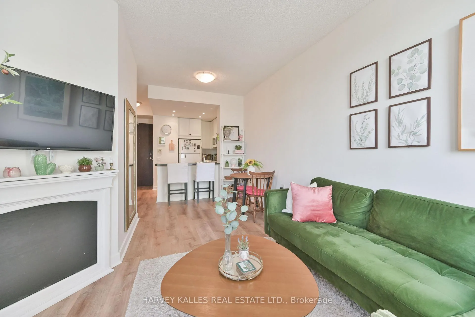 Front of Unit 1704, 85 Bloor Street E