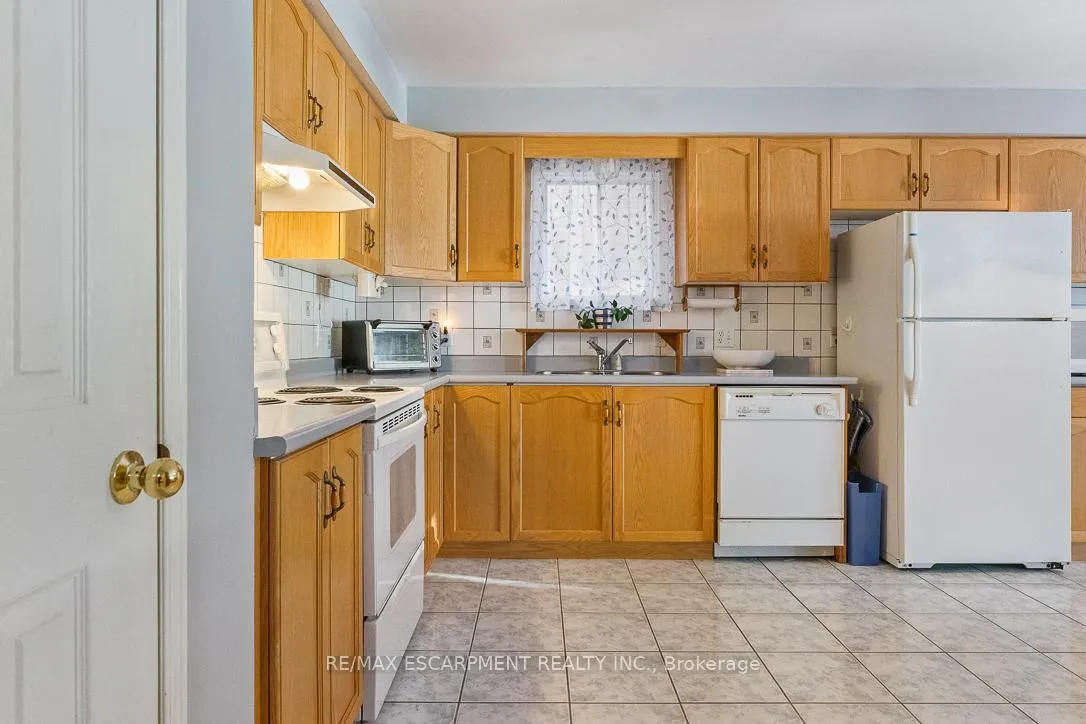 Photo 13 of 270 Cresthaven Road, Brampton, Snelgrove — HOMEH