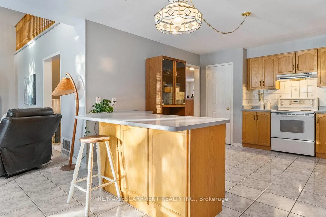 Photo 16 of 270 Cresthaven Road, Brampton, Snelgrove — HOMEH