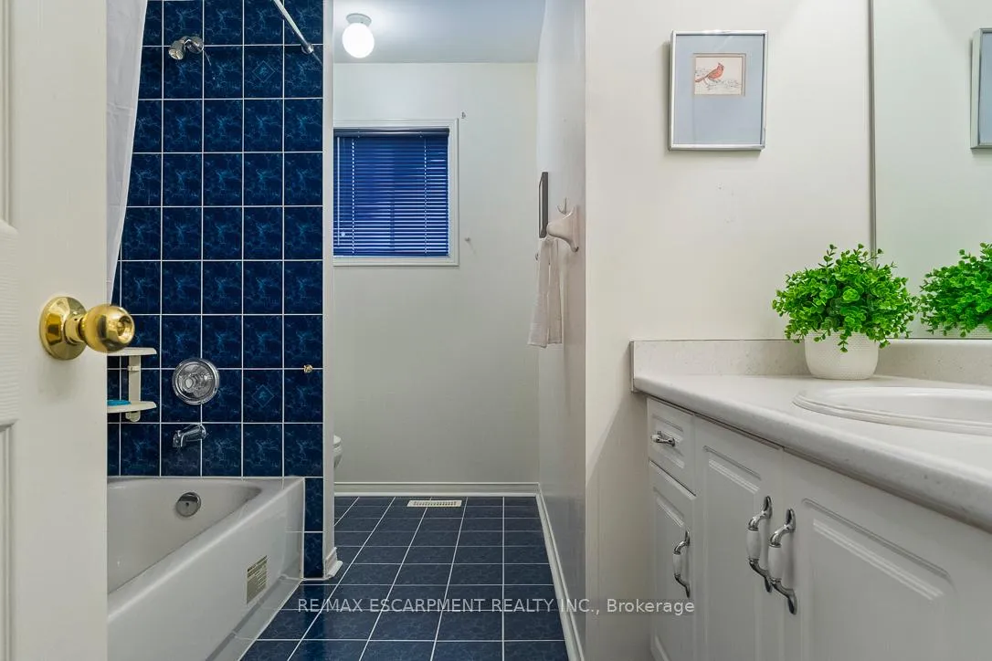 Photo 39 of 270 Cresthaven Road, Brampton, Snelgrove — HOMEH