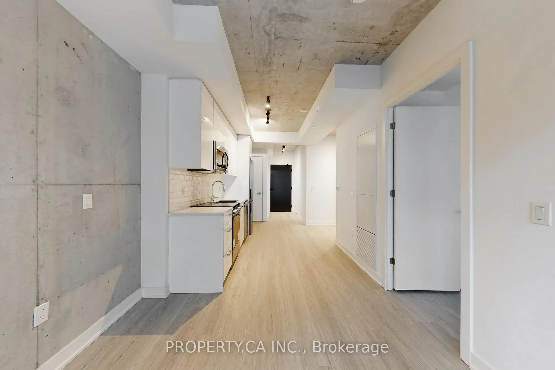 Photo 4 of Unit 401, 284 King Street E, Toronto, Moss Park — HOMEH
