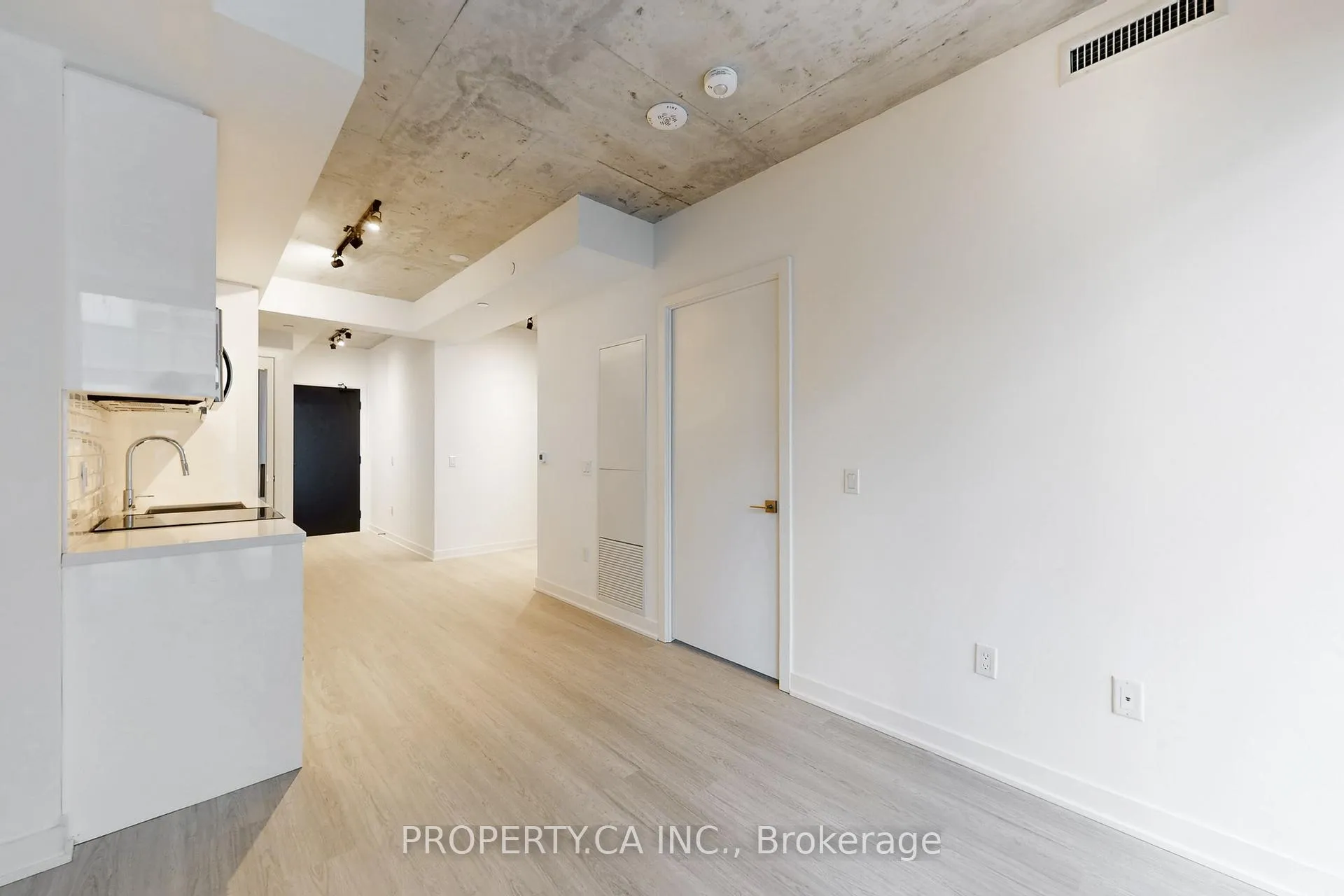 Photo 5 of Unit 401, 284 King Street E, Toronto, Moss Park — HOMEH