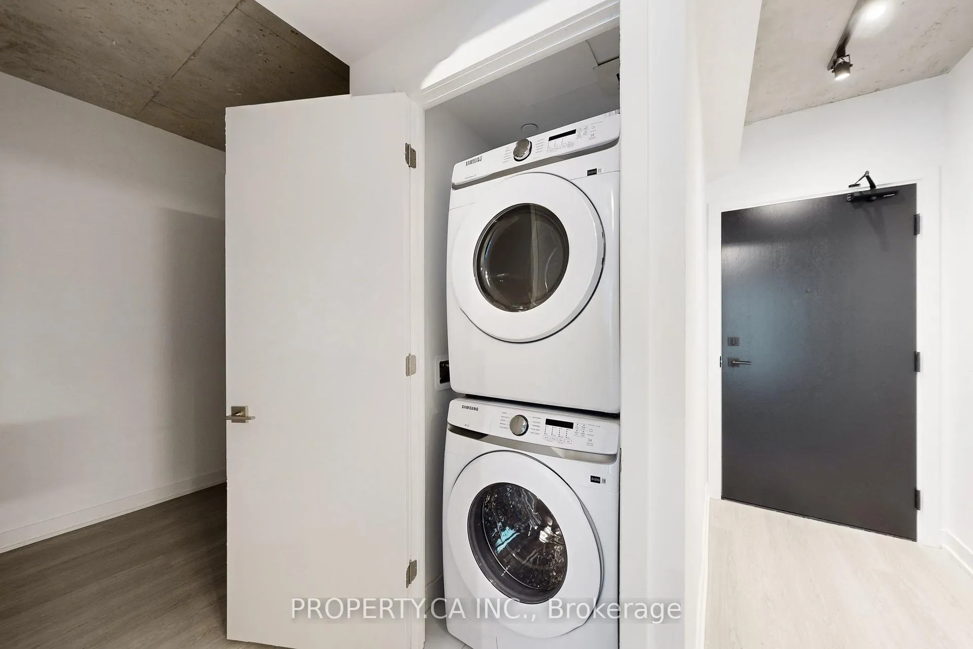 Photo 21 of Unit 401, 284 King Street E, Toronto, Moss Park — HOMEH