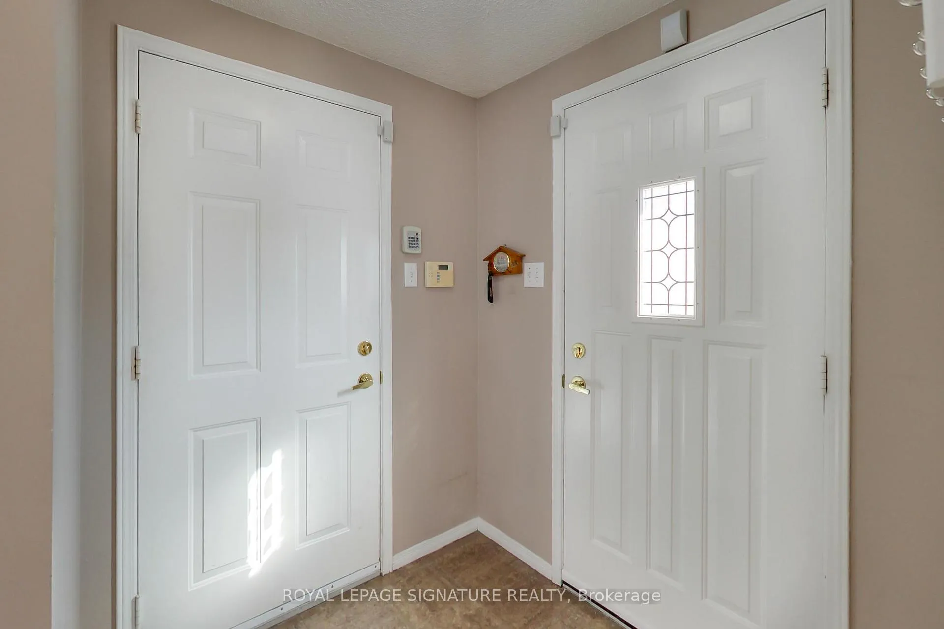 Photo 4 of 110 Hanmer Street W, Barrie, West Bayfield — HOMEH