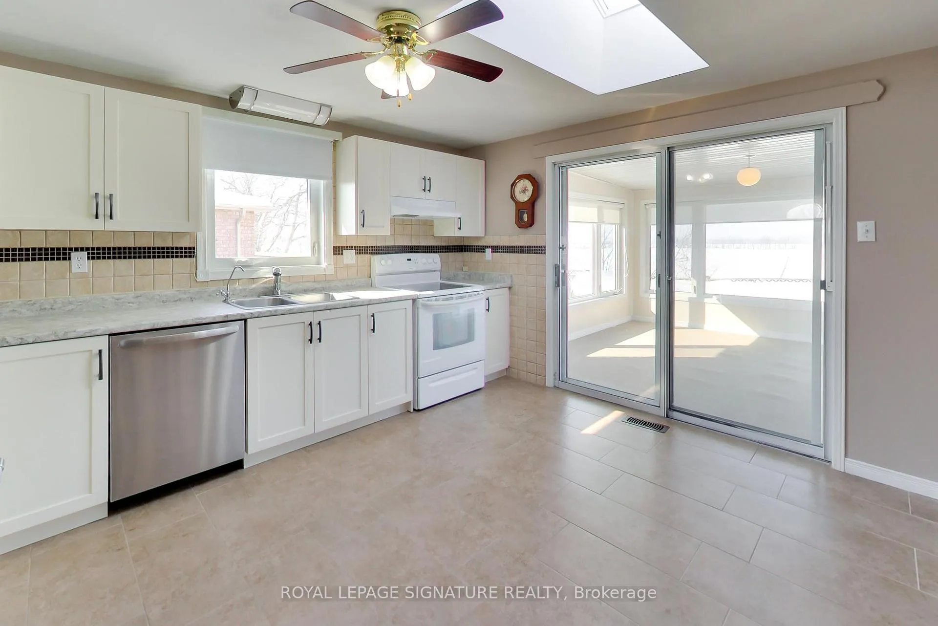 Photo 11 of 110 Hanmer Street W, Barrie, West Bayfield — HOMEH