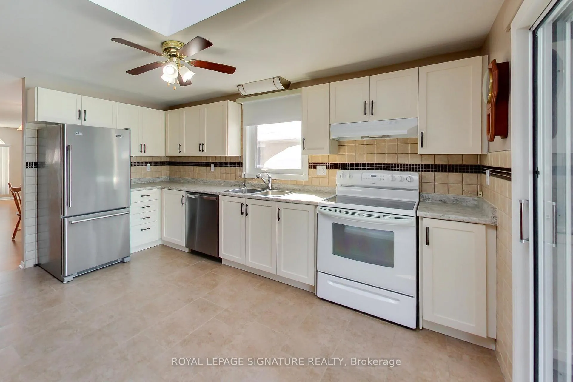Photo 12 of 110 Hanmer Street W, Barrie, West Bayfield — HOMEH