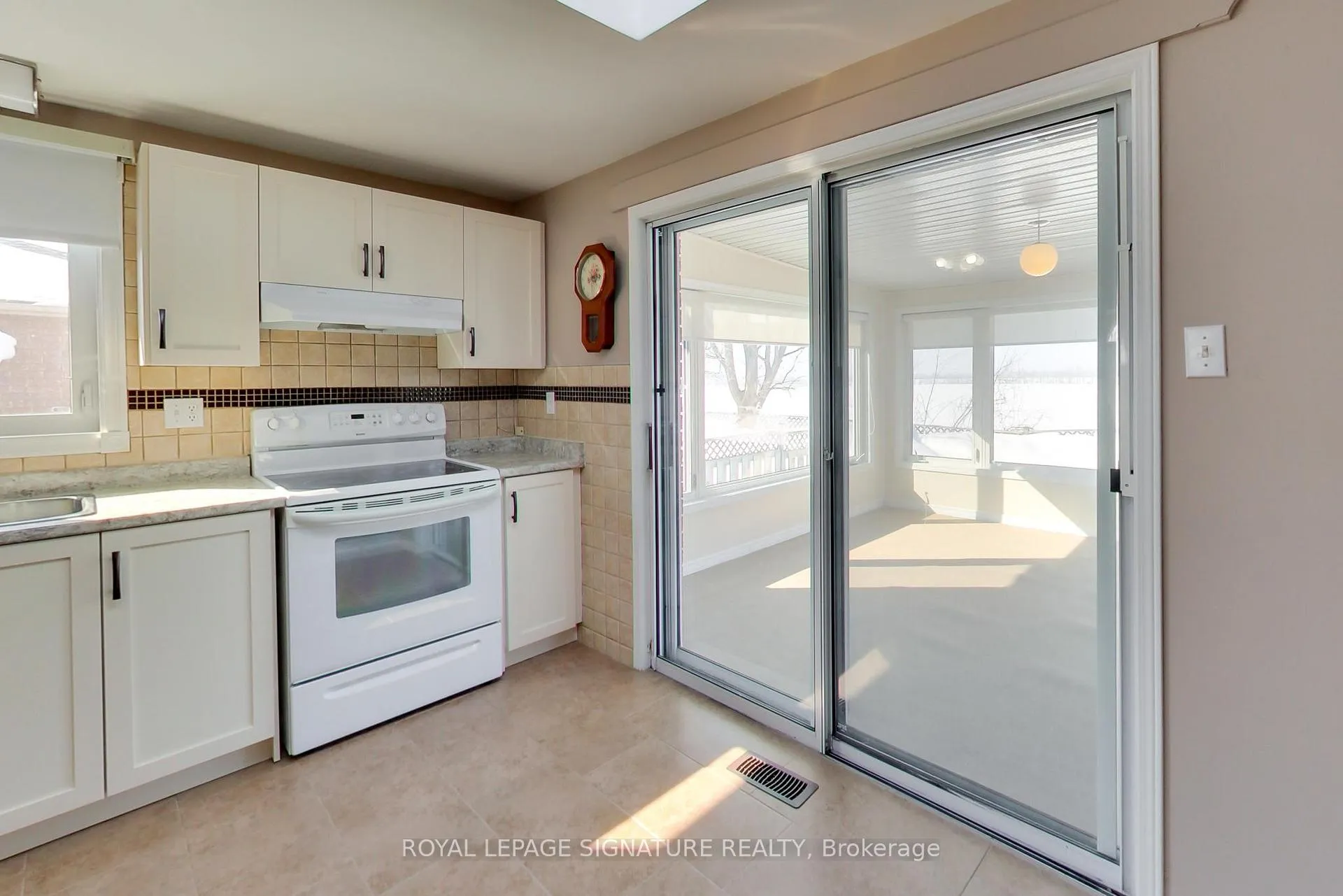 Photo 15 of 110 Hanmer Street W, Barrie, West Bayfield — HOMEH