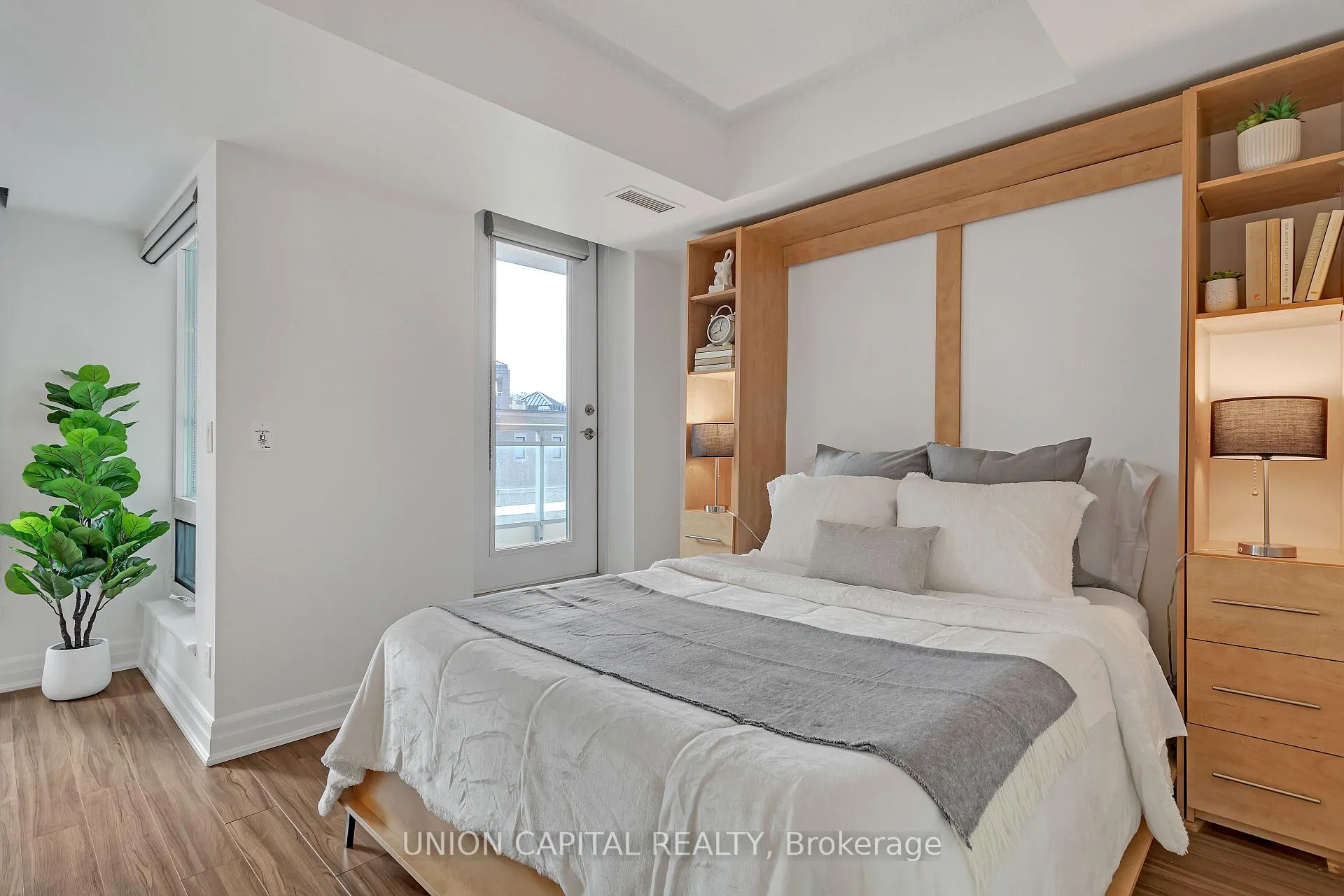 Photo 4 of Unit 310, 8 Scollard Street, Toronto, The Annex — HOMEH